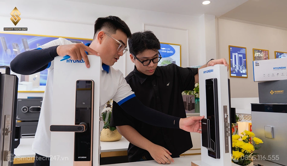 Cài đặt khóa vân tay siêu dễ: Thao tác mượt mà như trên điện thoại thông minh.