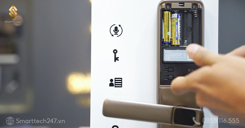 Cac Cach Mo Cua Nhanh Chong Khi Khoa Cua Dien Tu Khi Het Pin (3)