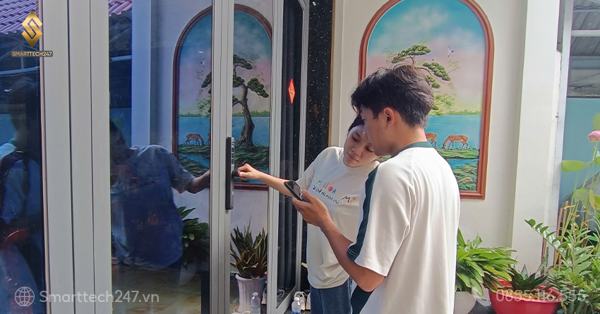 Cac Cach Mo Cua Nhanh Chong Khi Khoa Cua Dien Tu Khi Het Pin (4)