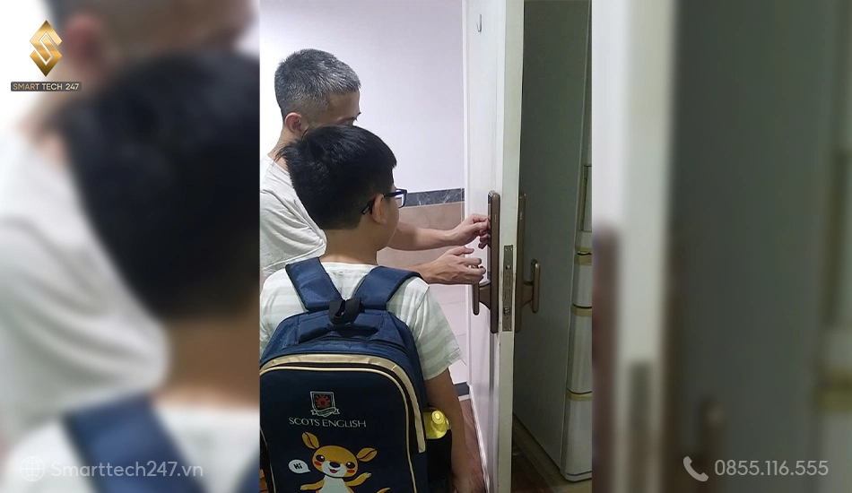 Đột phá cấu tạo của khóa cửa: Người già & trẻ nhỏ ra vào dễ dàng.