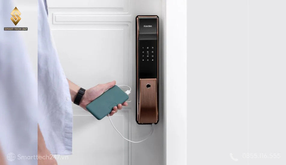 Khóa cửa điện tử hết pin và cách mở cửa nhanh chóng