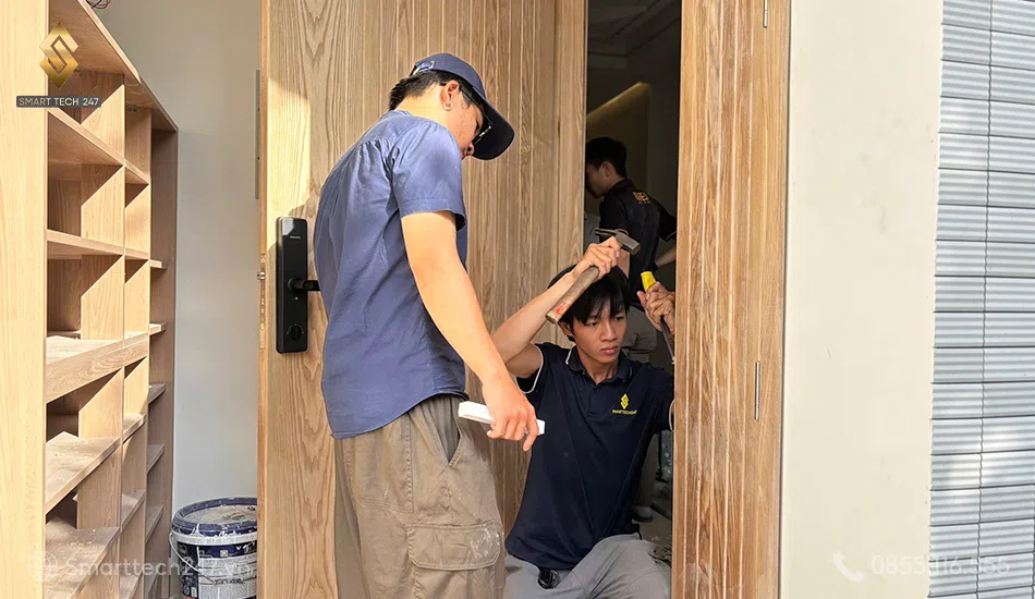 Xử lý nhanh các lỗi khóa cửa điện tử, khóa thông minh tận nơi. Xử lý nhanh các lỗi khóa cửa điện tử, khóa thông minh tận nơi.