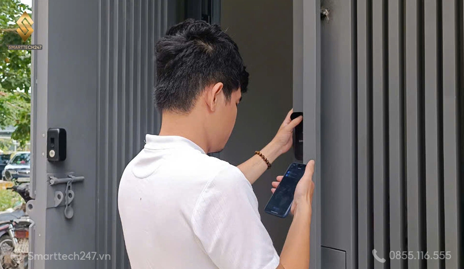 Khóa cổng vân tay ngoài trời giá từ khoảng 4 triệu đồng Khóa cổng vân tay ngoài trời giá từ khoảng 4 triệu đồng