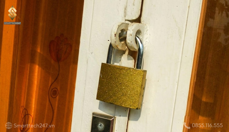 Khoa Cua Cong Sat Loai Nao Tot (2)