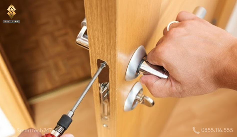 Khoa Cua Tay Gat Ket (3)