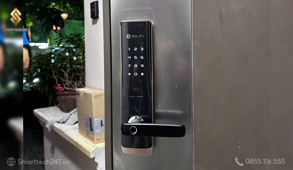 Solity siêu mỏng & êm ái: Câu trả lời cho khóa cửa thông minh loại nào tốt.