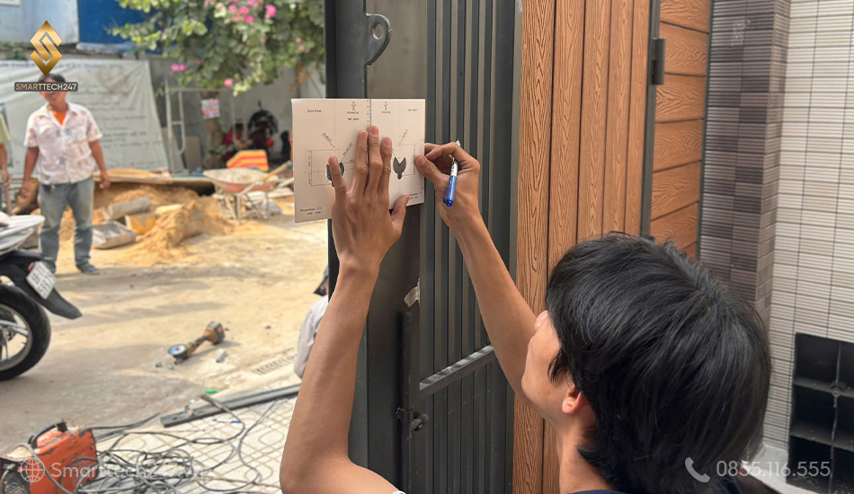 Khoa Tay Gat Cua Sat (1)