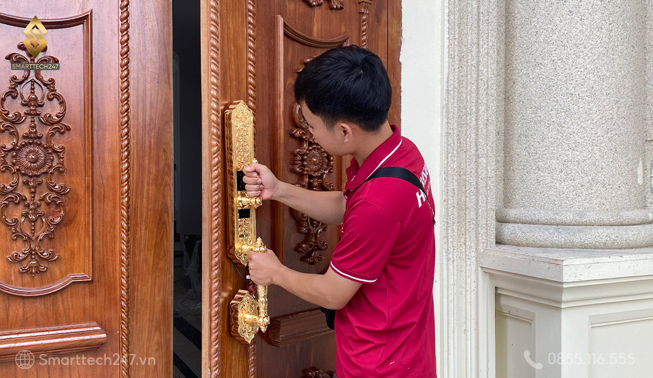 Lap Khoa Van Tay Cho Cua Go (2)