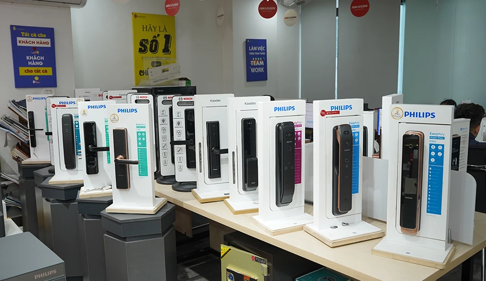 Trải nghiệm trực tiếp và mua khóa cửa điện tử chính hãng tại showroom Smarttech247.