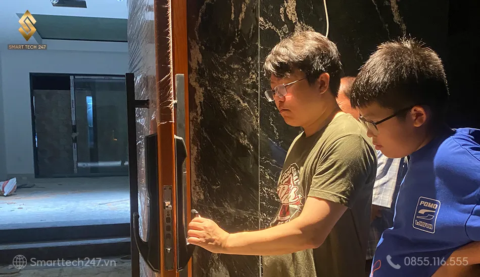Mua khóa vân tay ở đâu uy tín, chính hãng tại TP.HCM? Ghé ngay Smarttech247.