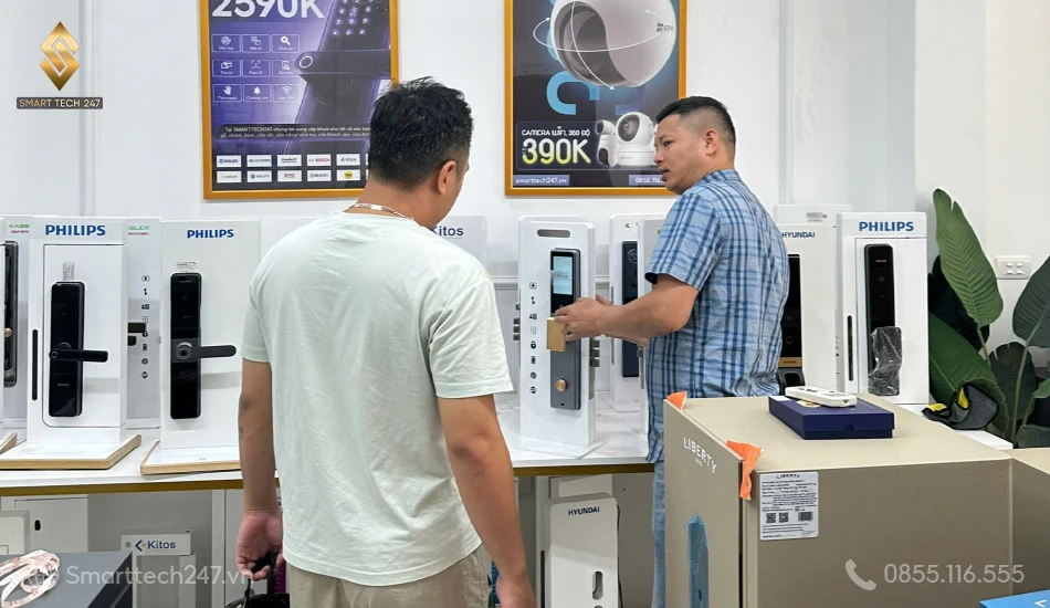 Mua khóa vân tay ở đâu uy tín? Ghé ngay showroom chuyên về khóa Smarttech247.