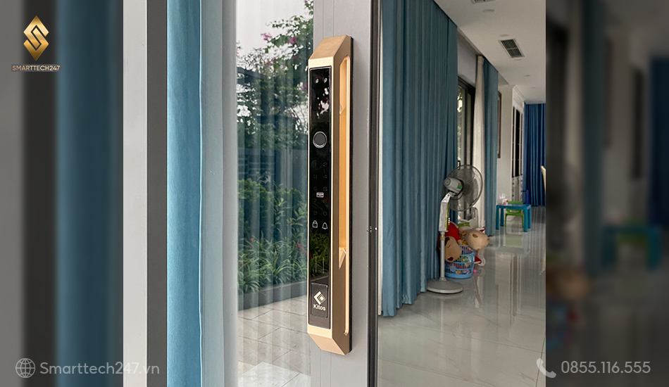 Khoa Cua Nhua Loi Thep (3)