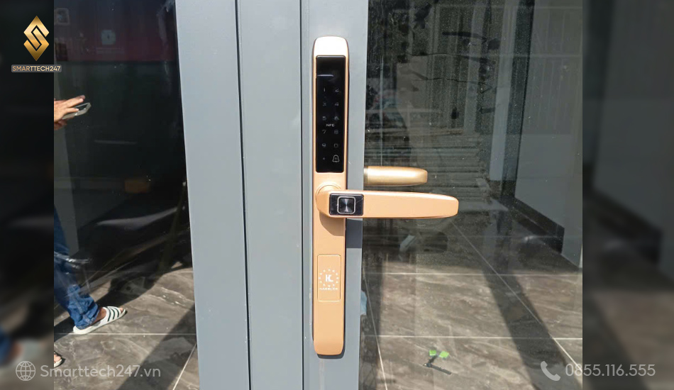 Khoa Cua Nhua Loi Thep (4)