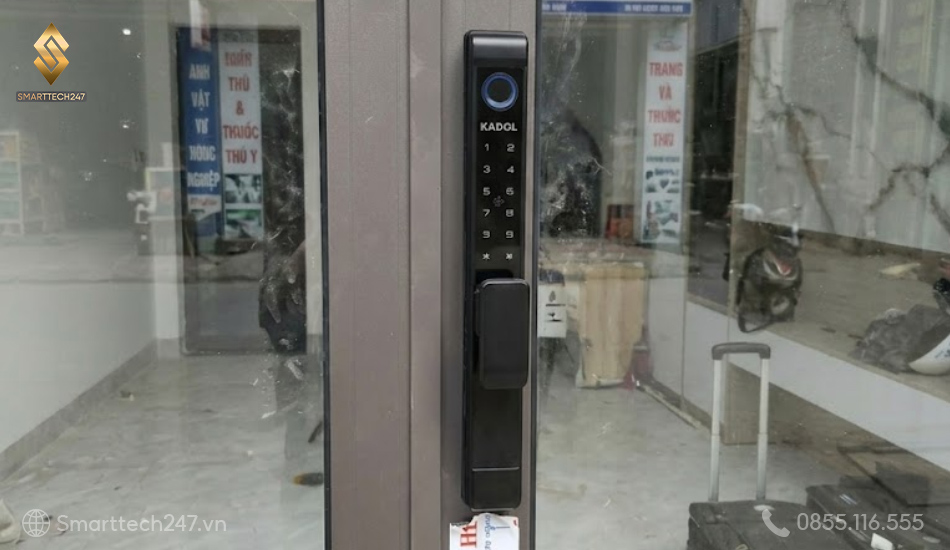 Khoa Cua Tay Gat Cho Cua Nhom (6)