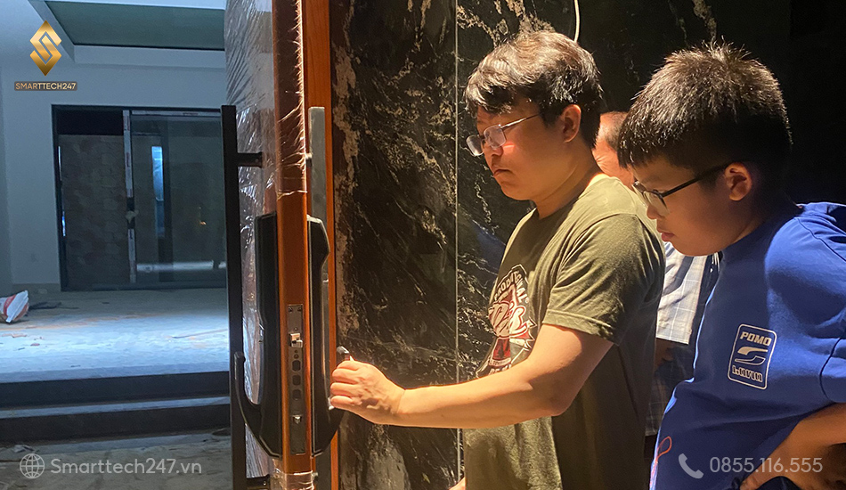 Khoa Cua Tu Dong (3)