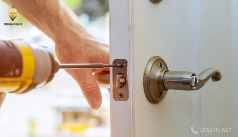 Khoa Tay Gat Cua Nhua Loi Thep (2)