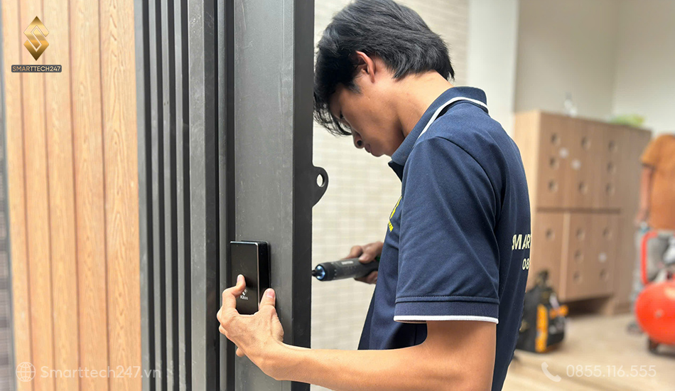 Lap Khoa Van Tay Cho Cong Sat (7)