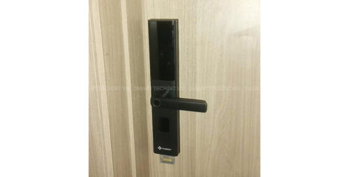 Khoa Van Tay Cua Go Thong Minh Hubert Hb Cg22 Black 1