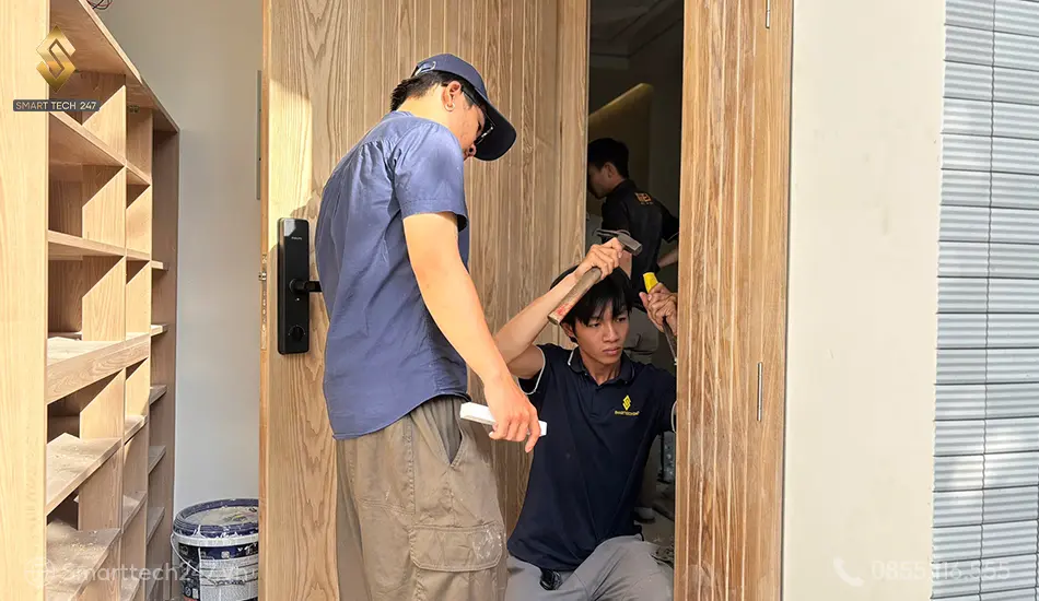 Smarttech247: Thi công chuẩn xác trên mọi chất liệu cửa.