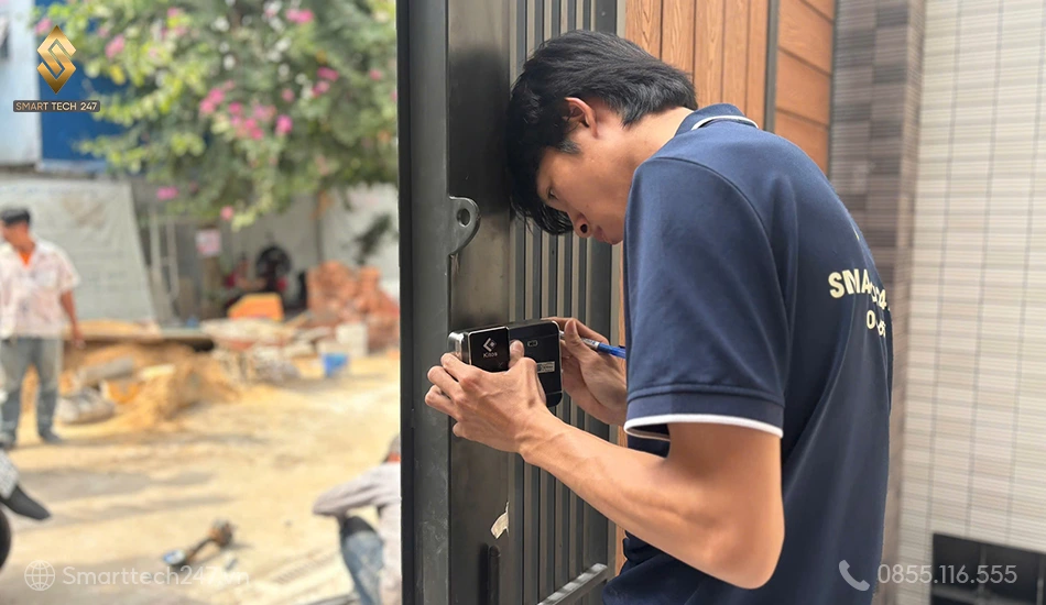 Thi công tỉ mỉ – Thẩm mỹ hoàn hảo cho cánh cửa. Thi công tỉ mỉ – Thẩm mỹ hoàn hảo cho cánh cửa.
