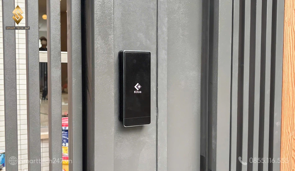 Khóa điện tử không tay cầm Rim Lock chính hãng – Thiết kế đen nhám tinh tế, chuyên dụng bền bỉ cho cửa sắt. Khóa điện tử không tay cầm Rim Lock chính hãng – Thiết kế đen nhám tinh tế, chuyên dụng bền bỉ cho cửa sắt.